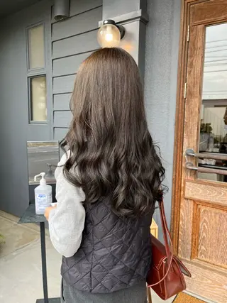 ロング カラー シマダ ユウナのヘアスタイル
