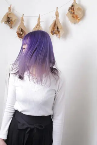 ミディアム カラー パーマ ヘアアレンジ 推し活専用 【派手髪】飯野ゆかりのヘアスタイル