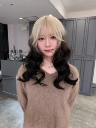 セミロング カラー 髪質改善 Noe心斎橋店のヘアスタイル