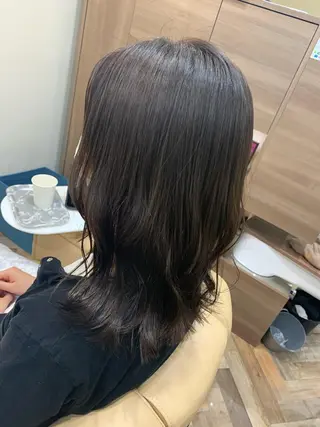 ミディアム カラー 寺本 早希のヘアスタイル