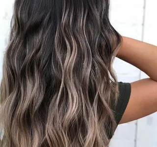 ロング カラー パーマ 大阪レミーエクステ チビ編み込みのヘアスタイル