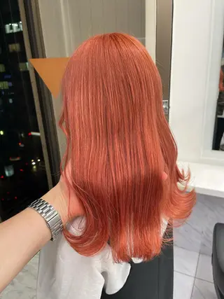カラー ハイトーン×レイヤー カットTAKUMIのヘアスタイル