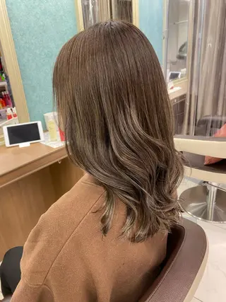ミディアム カラー 西山梨々【5/1〜 復帰致します🌼】のヘアスタイル