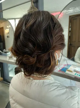 セミロング ヘアアレンジ やすだ しおりのエステ・リラクイメージ