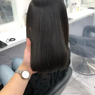 セミロング 寒色＆ブリーチ特化 寒色MiOのヘアスタイル