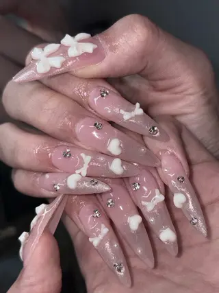ネイル さゆり￤推しキャラ ￤ロングネイル🩷のネイルデザイン