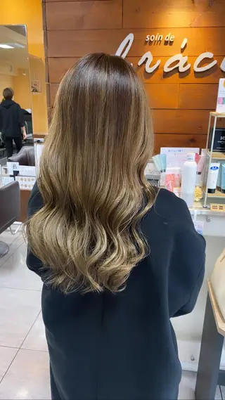 セミロング カラー パーマ ヘアアレンジ 川上 麻梨阿のヘアスタイル