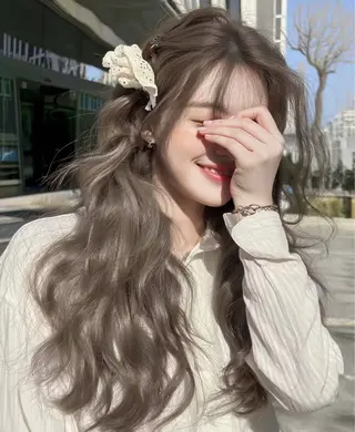 ロング カラー 透明感カラー グレージュ/あいのヘアスタイル