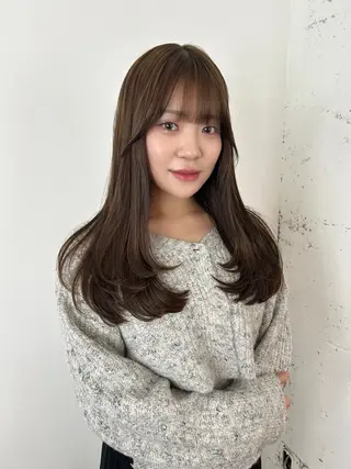 ロング エミリ / オリーブカラーのヘアスタイル