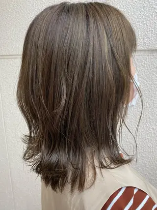 ミディアム カラー ambellir 山本伽椰のヘアスタイル