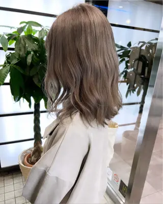 ミディアム カラー パーマ ヘアアレンジ ハイトーン特化🤍 浦住のヘアスタイル