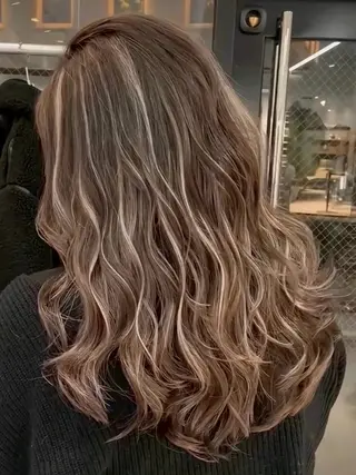 ロング 大人の海外ハイライト coconoのヘアスタイル