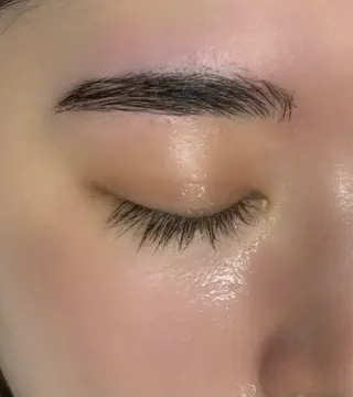 アイブロウ 佐藤 莉子のヘアスタイル