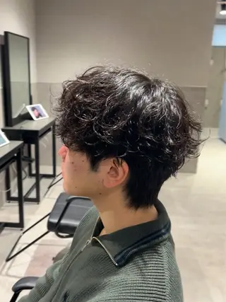 ショート カラー パーマ メンズ 【シャドウパーマ センターパート】義心のヘアスタイル