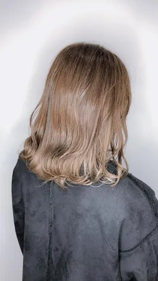 ミディアム カラー NINE+/代表 ブリーチ特化型サロンのヘアスタイル