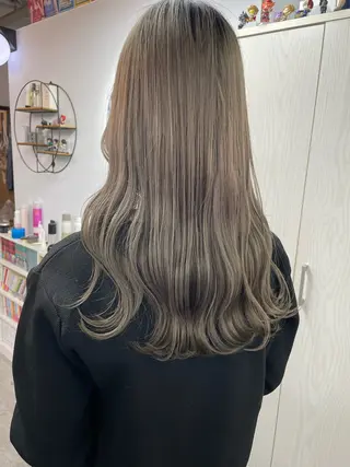 ロング オノ アカネのヘアスタイル