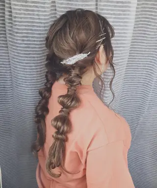ヘアアレンジ maco 艶感ハイトーン🦋のヘアスタイル