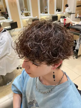 ショート カラー パーマ メンズ メンズ特化型美容師 栗山勇人のヘアスタイル