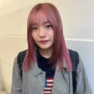 セミロング カラー KYARA HALF 【アカデミー】のヘアスタイル