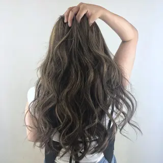 セミロング TOMOKA 艶髪/透明感カラーのヘアスタイル
