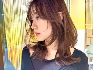 カラー 花井輝 ボブ/センターパートのヘアスタイル