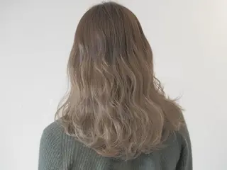 ミディアム カラー パーマ ヘアアレンジ メンズ メンズハイトーン メンズバレイヤージュのヘアスタイル