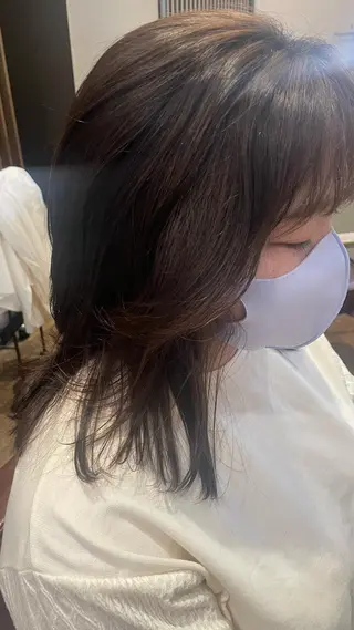ミディアム ビヨウシツトリコ よねたにみなのヘアスタイル
