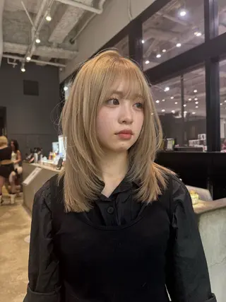 カラー 黒染め落とし ムラ修正　ハイトーンのヘアスタイル