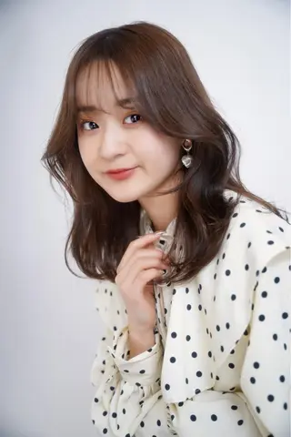 セミロング カラー 韓国レイヤーカット/ ダブルカラーのヘアスタイル