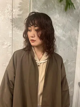 ミディアム パーマ デザインカラー🥂 YUKAのヘアスタイル