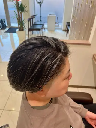 ショート 低ダメ高明度 低ダメ高明度ハイトンのヘアスタイル