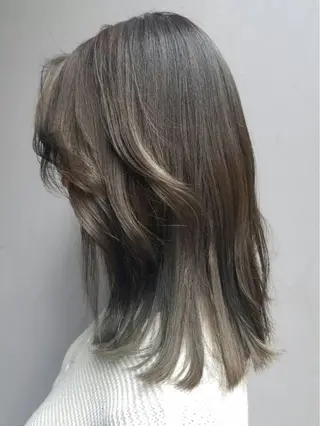 ミディアム カラー 長谷川 香織のヘアスタイル