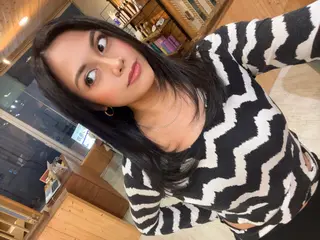 セミロング 韓国レイヤー外国人風 透明感カラー髪質改善のヘアスタイル