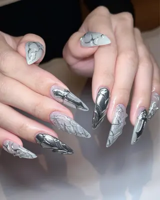 ネイル moca心斎橋店 Aina🐈‍⬛🤍のネイルデザイン