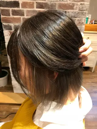 ミディアム カラー yui .のヘアスタイル