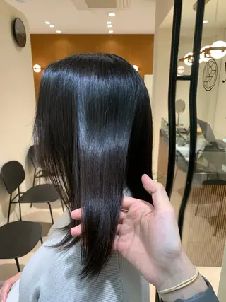 ミディアム yiye shioriのヘアスタイル