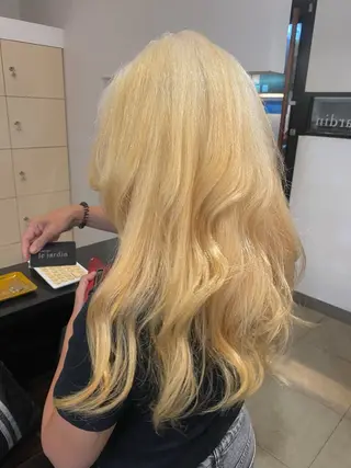 ロング カラー ヘアアレンジ 烏山 達也のヘアスタイル