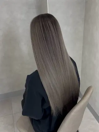 ロング ジゼル小倉谷内尾祐音 ケアブリーチのヘアスタイル