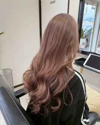 カラー 芦川 愛夏のヘアスタイル