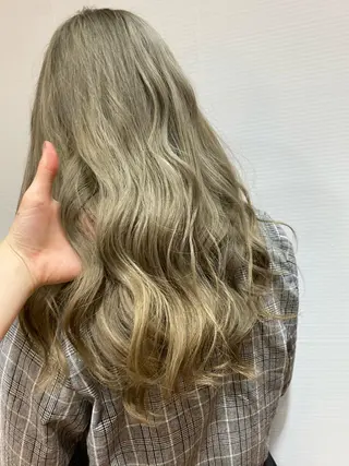 ロング 谷口 真代のヘアスタイル