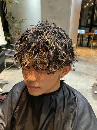 ショート カラー パーマ メンズ 波巻きスパイラルパー マ/シャドウパーマ駿のヘアスタイル