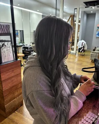 カラー 落合 そらのヘアスタイル