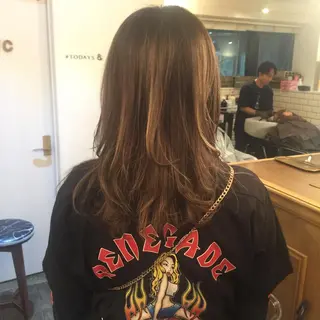セミロング ホワイト&レイヤーカ ットエクステ長畠俊輔のヘアスタイル