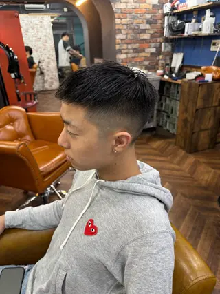 メンズ hair CROWN所属・メンズ特化型美容師 髙橋玲生/フェードのヘアスタイル