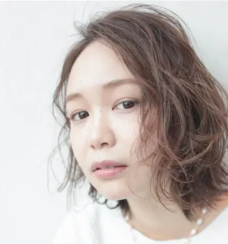 ショート パーマ レイヤーカット/ 前髪顔周りカットのヘアスタイル