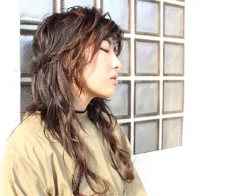 セミロング 井上 真利のヘアスタイル