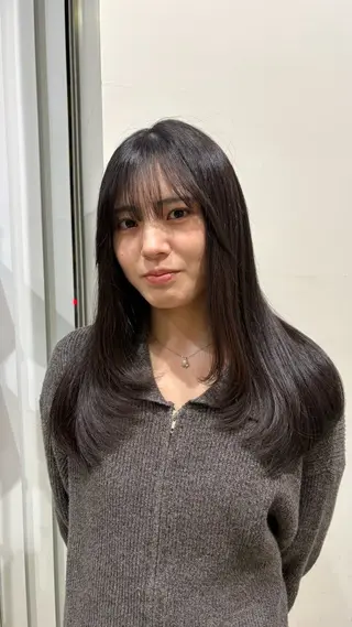 ロング ヤスダ ホノカのヘアスタイル