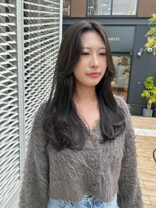 ロング カラー ヘアアレンジ yuka .のヘアスタイル