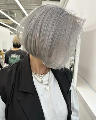 ショート カラー 黒田 真美のヘアスタイル