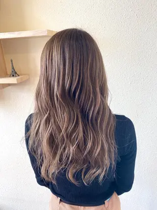 ロング 中川 茜里のヘアスタイル